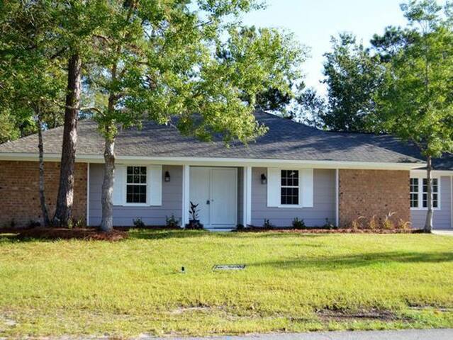 Kelly Cottage - Near Charleston - Family Friendly