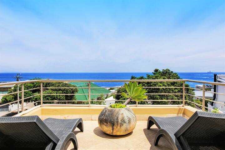 Backup-Powered Camps Bay Beach Condo gallery image 2