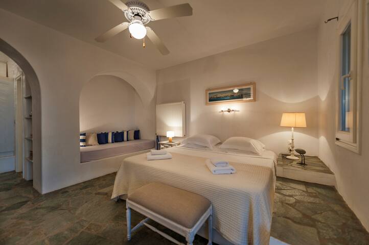 Pure White Villa | Seven-Bedrooms |16 Guests gallery image 3