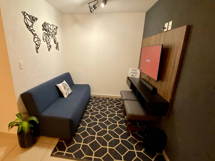 ผ่อนคลายยินดีต้อนรับกลับบ้านหลังจากเที่ยวบินมานาน....