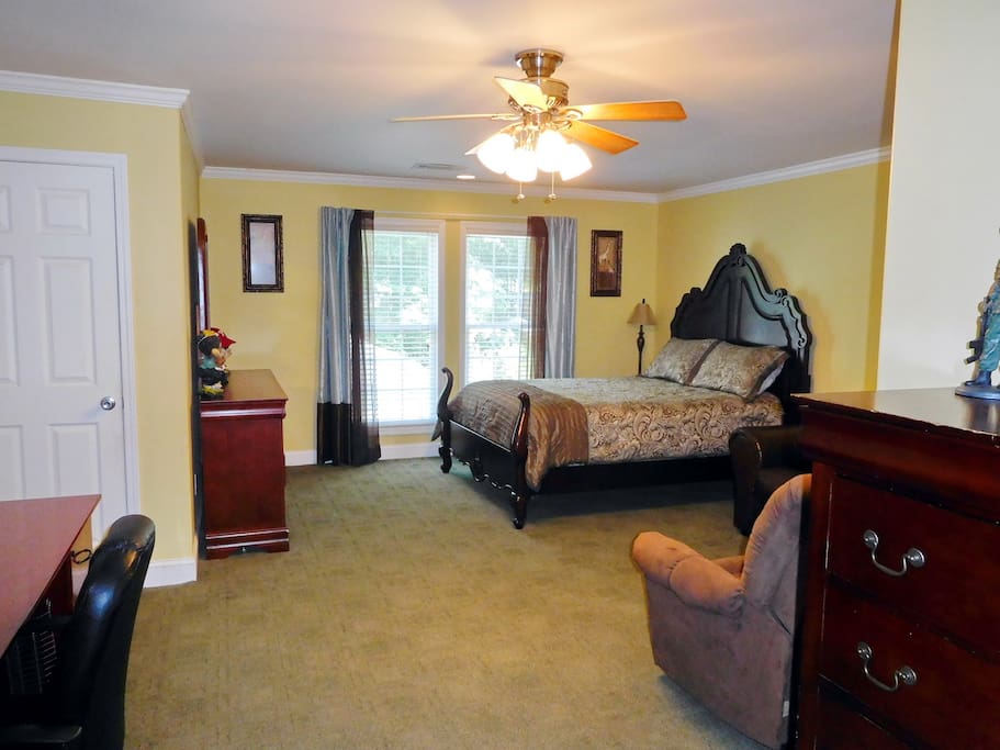 Private Gated Lake Front Retreat Bedroom