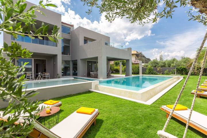 200mt to beach★Heathed Pool with Hydromassage ★BBQ gallery image 4