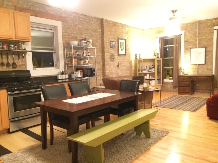 A great apartment in Pilsen with exposed brick, central AC/heat, in-unit washer & dryer, and a view of the skyline