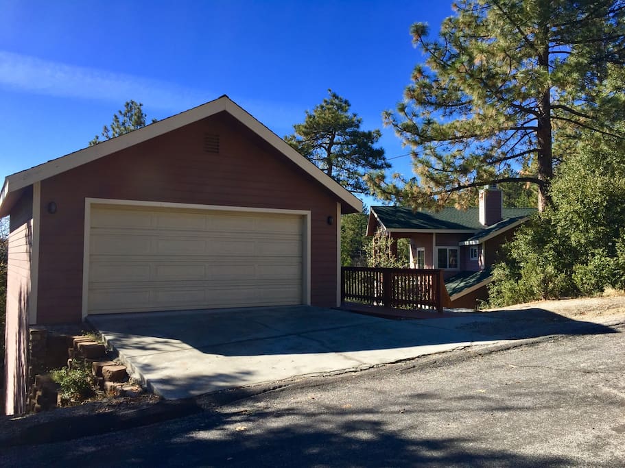 Ample parking at street level is just another added bonus of #IdleWildCabin.