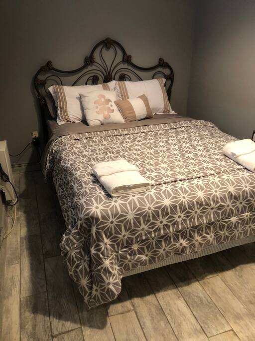 Cozy queen size bed