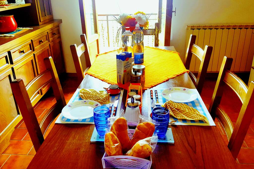 Croissants, home made marmellade, milk and coffee
