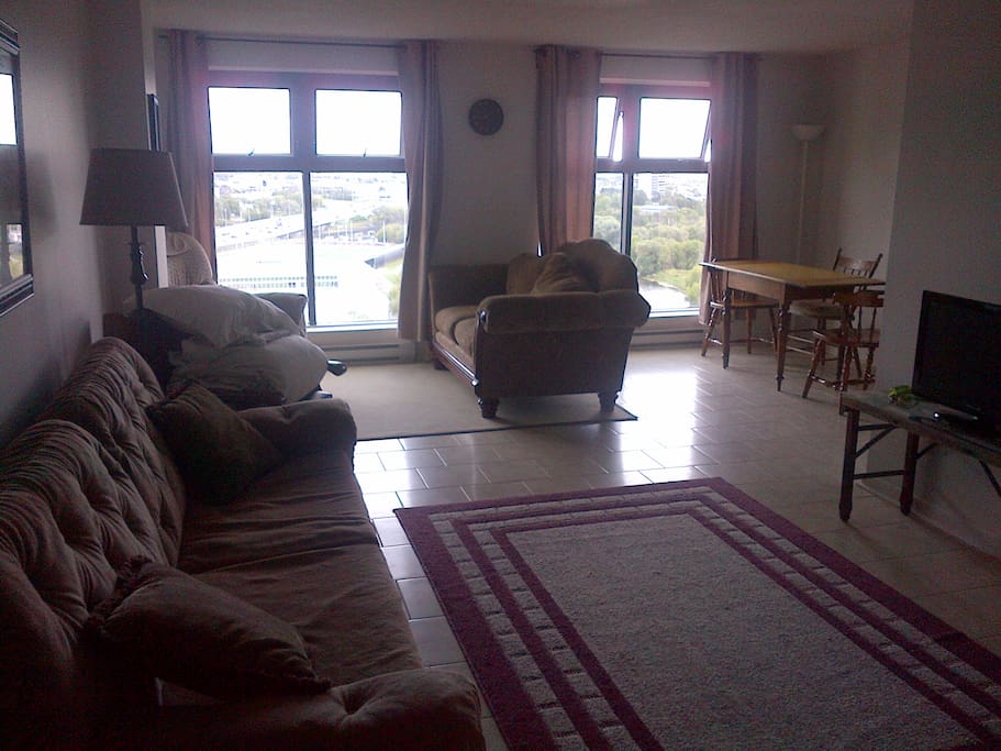 Living room & eating area