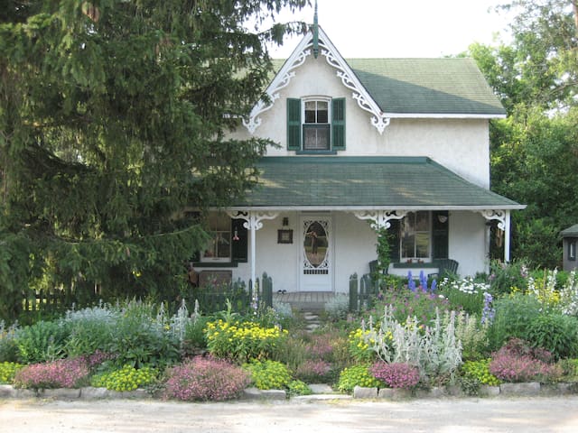 Around the World B&B, Blue Room