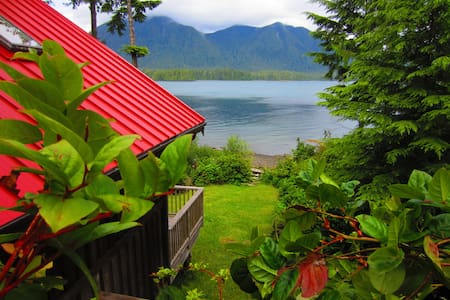 Ocean Dream Waterfront Cottage Tofino