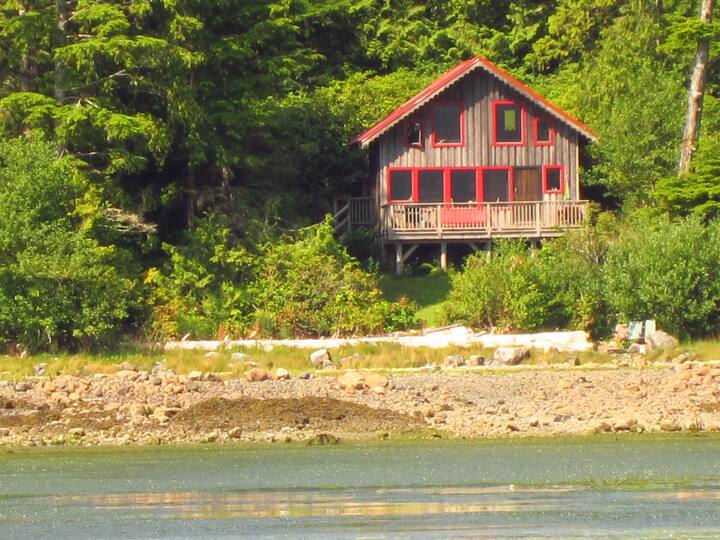 Ocean Dream Waterfront Cottage Tofino Chalets for Rent in Tofino