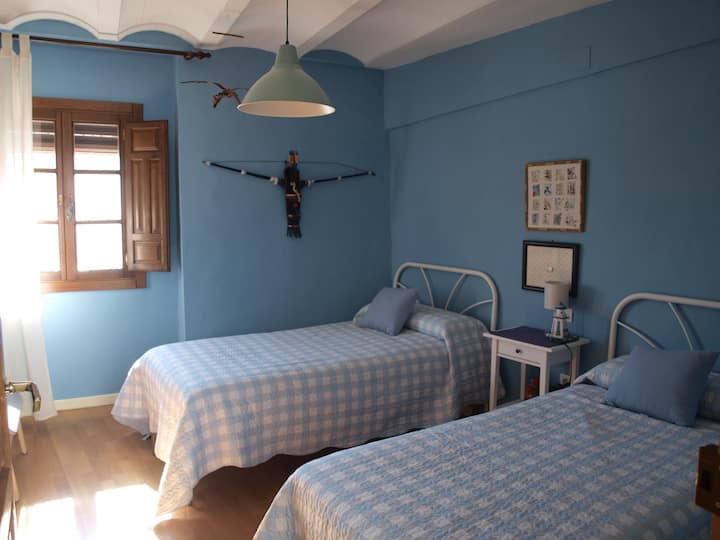 غرفة نوم زرقاء. غرفة نوم زرقاء