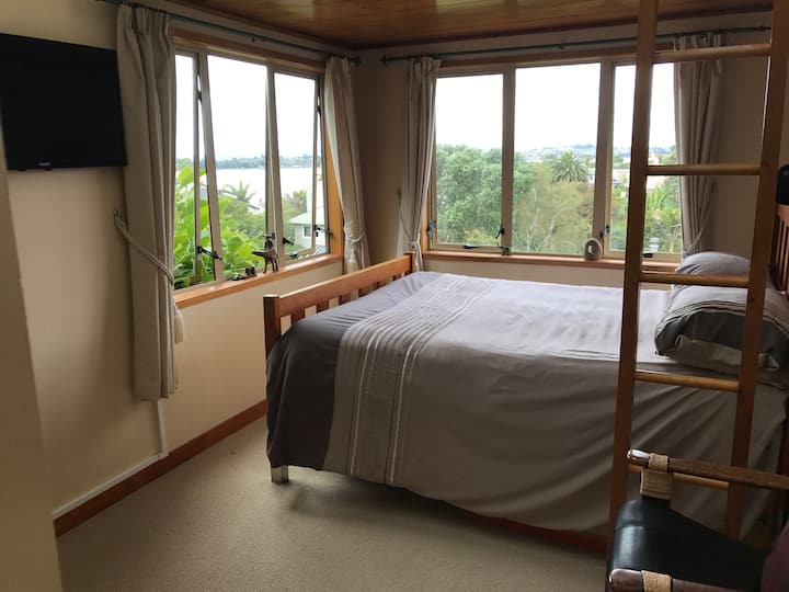 带标准双人床的客房