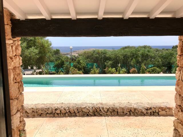 Casa Mediterránea frente a la playa de Binibeca