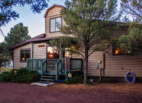 Secluded Cottage | King Bed | 1 Hour Grand Canyon