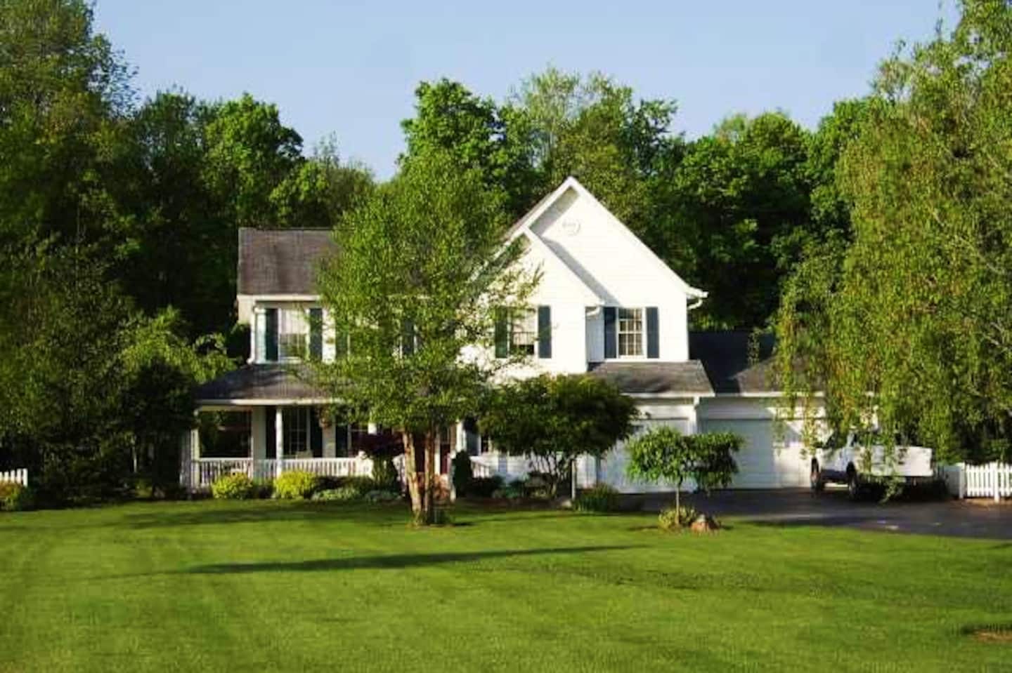 Peaceful country home & pool near DePauw