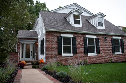 The Wild Rose Cottage in Historic Old  St Charles