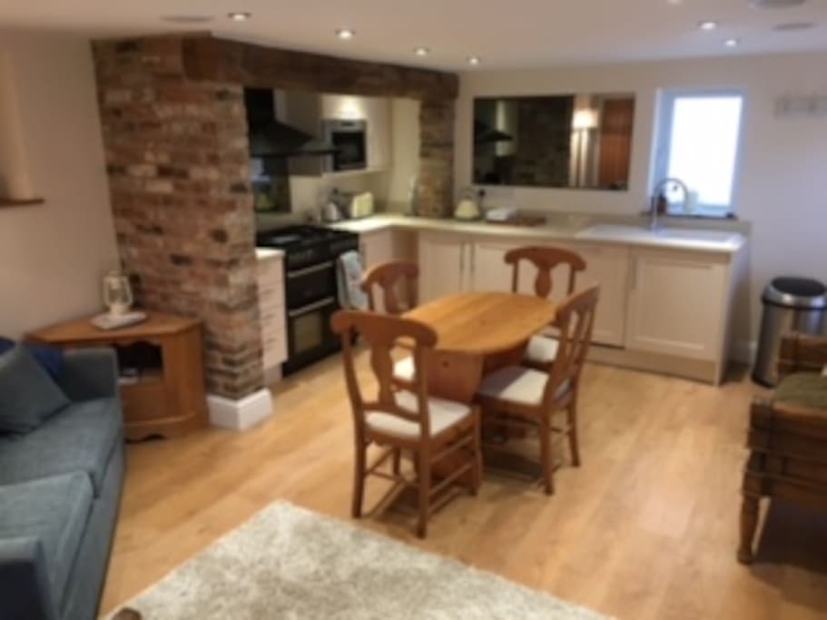 fully equipped kitchen with range , microwave ,fridge/freezer , dishwasher