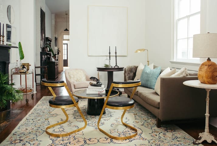 Designer 2BR Historic LowGardDist