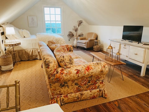Dahlonega Wine Country Retreat at Cardinal Hill