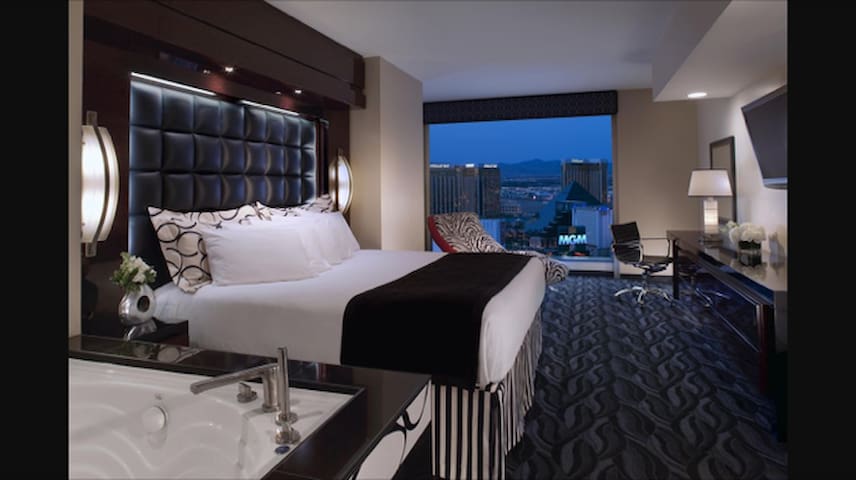 Elara 2 BR Condo with View of Strip