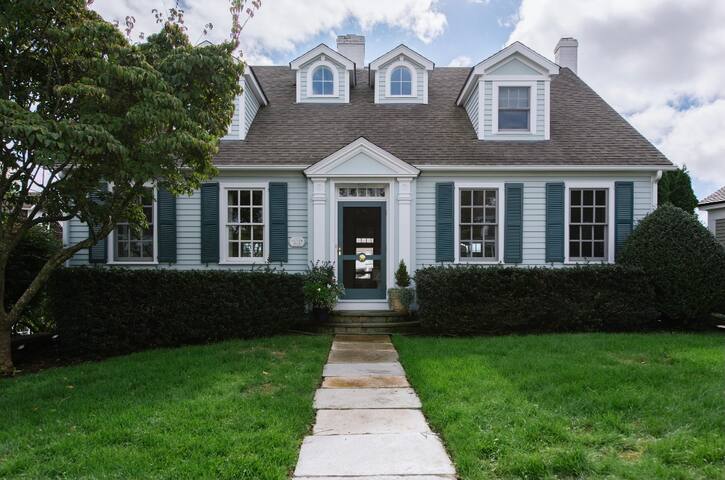 Watch Hill Luxury steps from everything gallery image 4