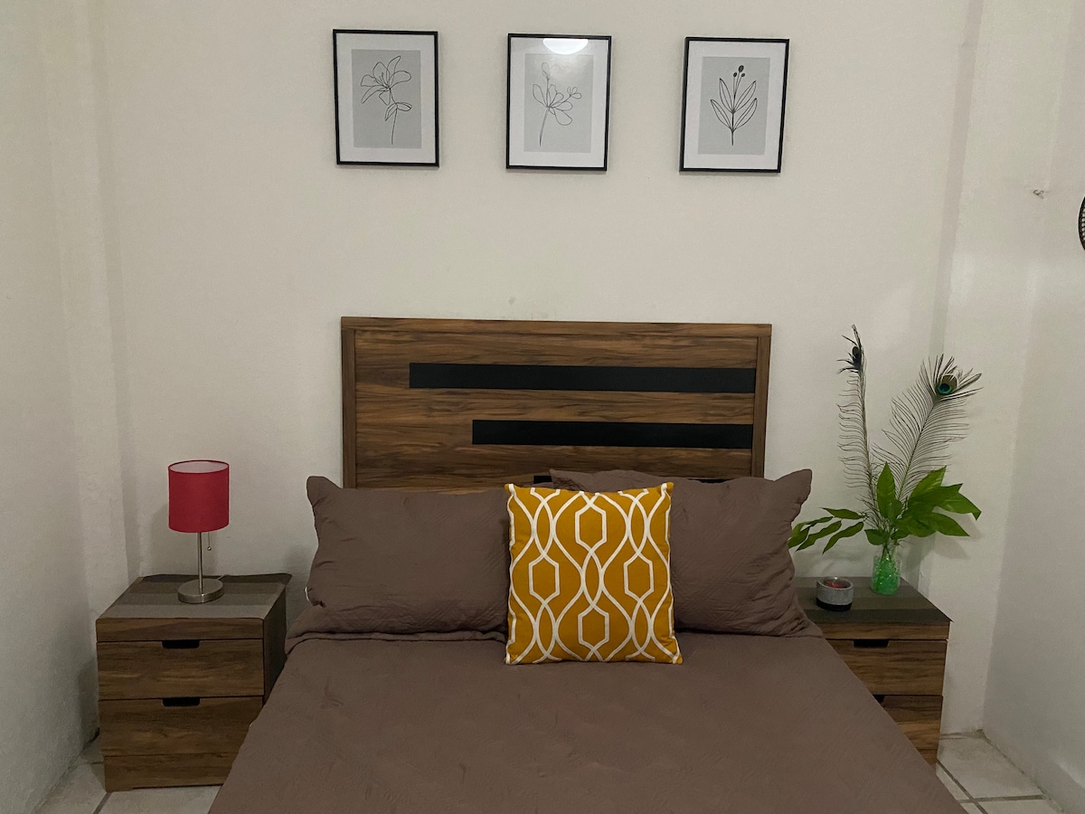 To ️je mjesto s ogradama na plaži, noćnim klubovima , restoranima , crkvama i mnogim drugim stvarima, vrlo centralno mjesto u romantičnom području. Ulica , Basilio Badillo i Camichin #548-2
