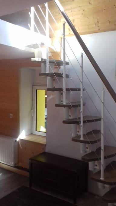 Escalier donnant sur mezzanine