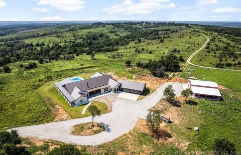 310-Acre Retreat, Stunning Views, Pool, Sleeps 25+