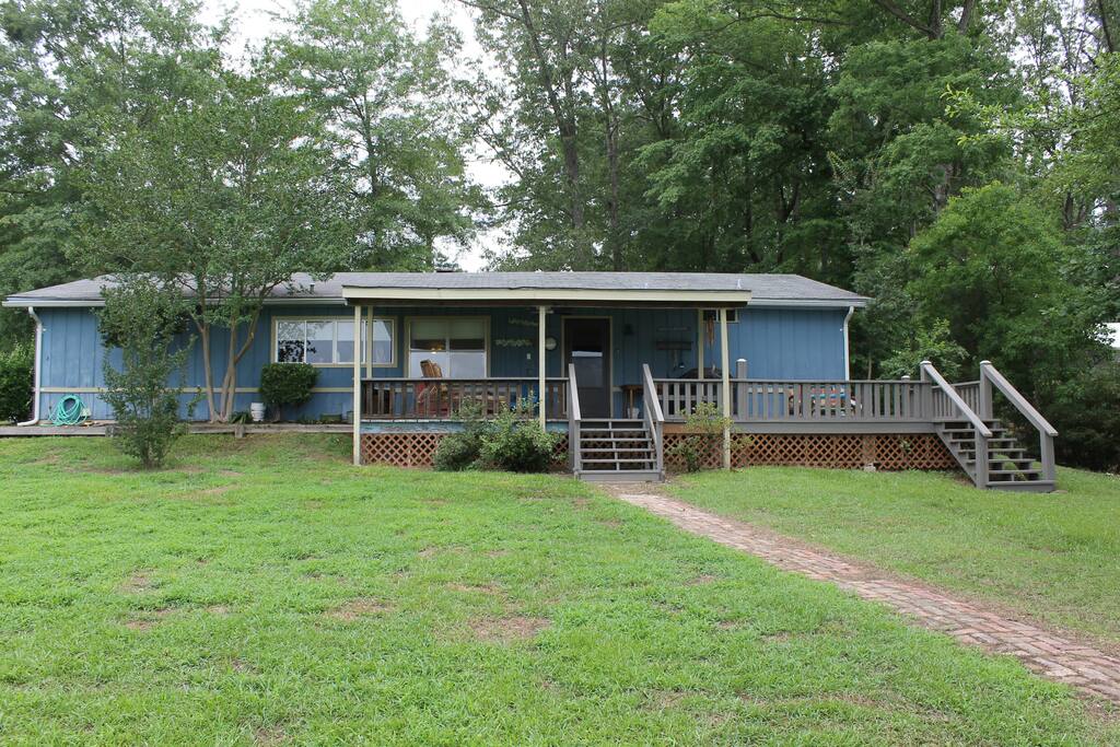 Large porch with sun and shade! Grill too!