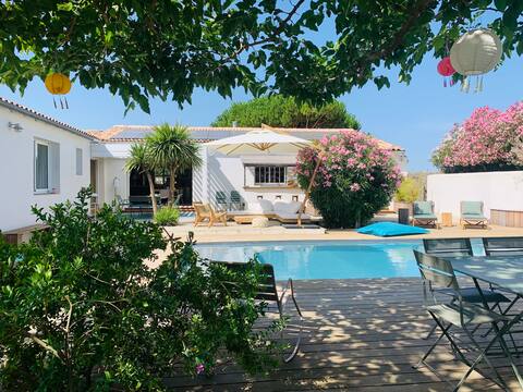 Charming house and pool in Loix