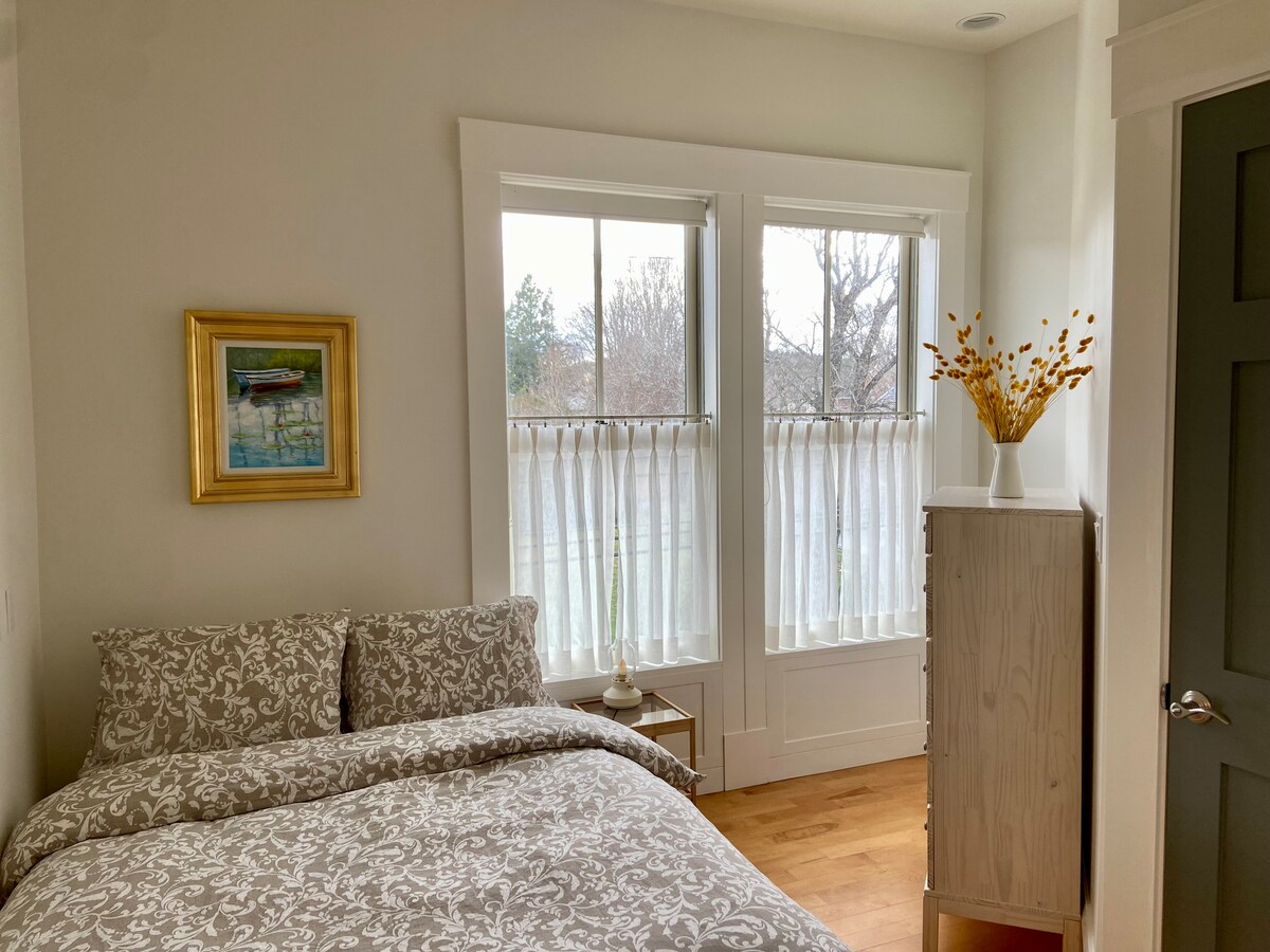 Spálňa 4 s vlastnou 1/2 kúpeľňou