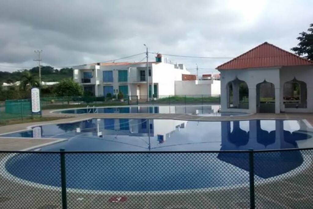 Piscina para adultos y niños