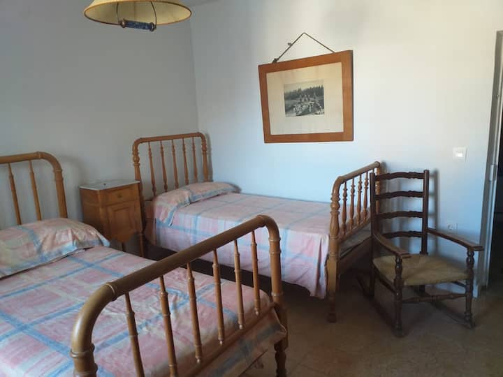 Chumba cha kulala 1, sakafu ya chini, vitanda 2 na vya ziada.