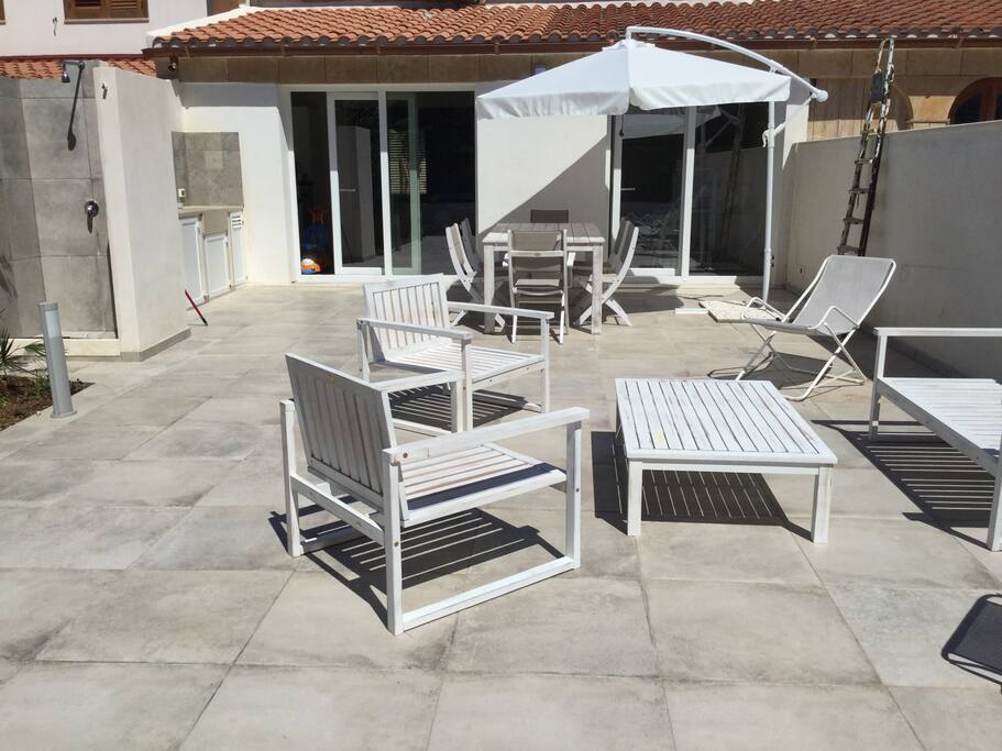 Giardino indipendente con cucina esterna