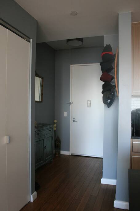APT ENTRANCE