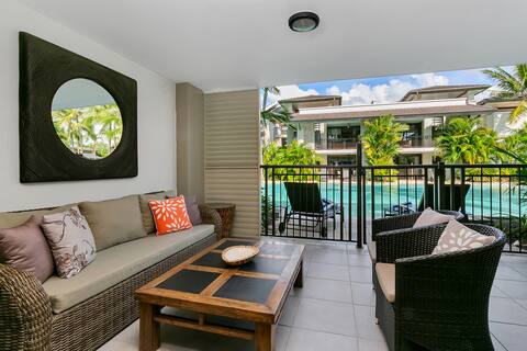 Aqua Oasis: Swim-out Resort Sanctuary