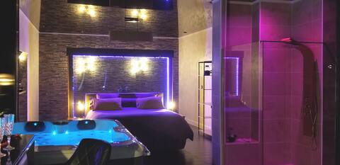 Private Calypso Jacuzzi Suite
