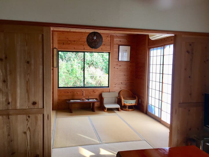 Japanese-style room (from a different angle)
Japanese style room
(from another angle)