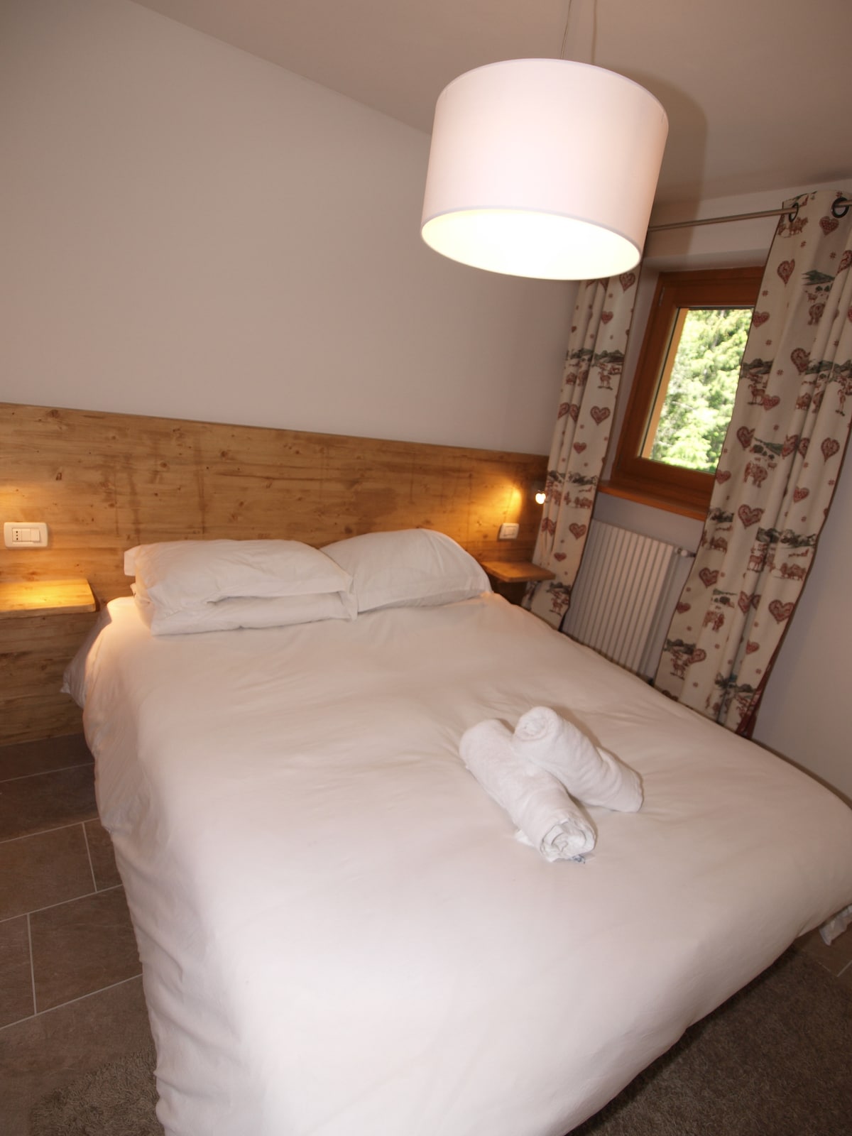 160 cm širok bračni krevet (širine 160 cm)