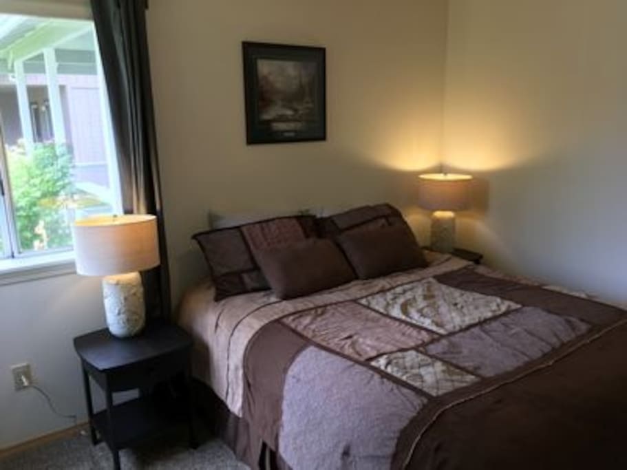 Second bedroom with queen bed