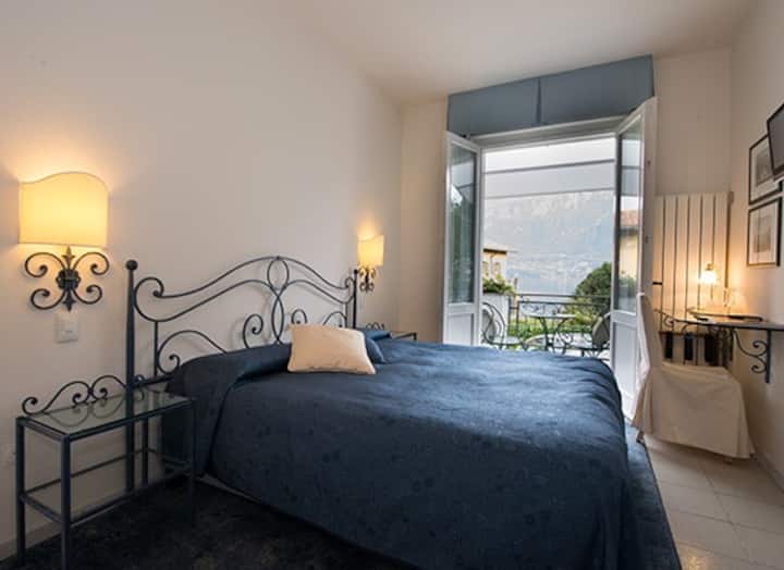 camera matrimoniale con balcone vista lago - double room with balcony lake view
