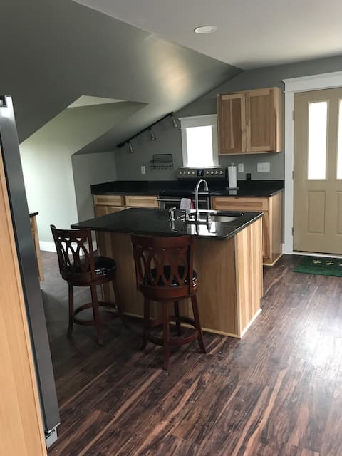 Country apartment minutes from the beach