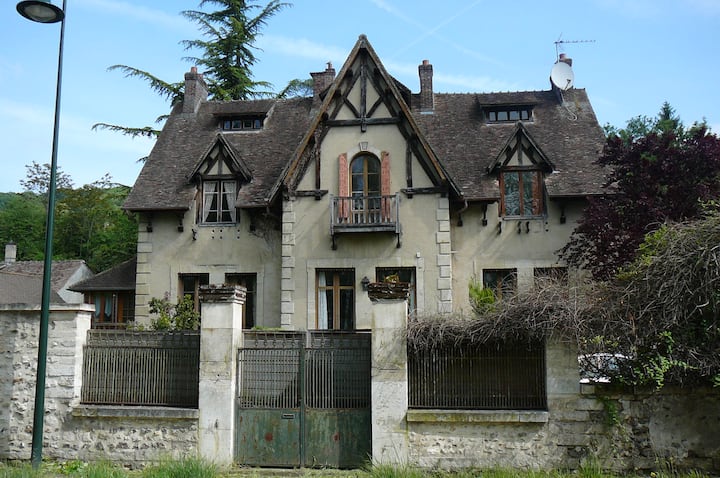 Charmant house with garden in Giver