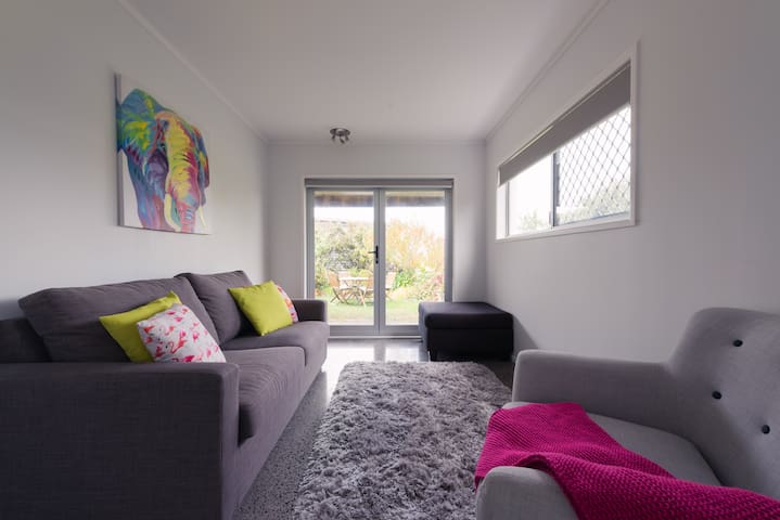 Life by the Beach - 2 bedroom garden unit