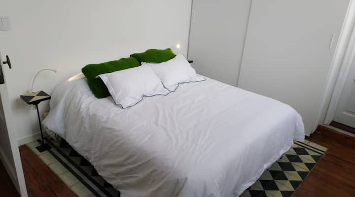 غرفة النوم رقم2
سرير مزدوج (مزدوج) مع حمام خاص. (جناح)