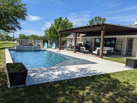 Pvt Pool at Honey Farms: Near Silos and Baylor!