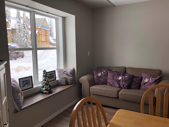 Всекидневна с апартамент - разтегателен диван