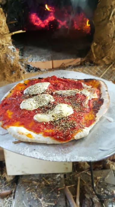 Pizza aus dem Lehmofen