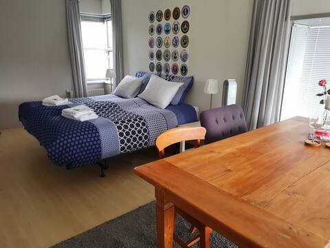 Discover Amersfoort! Private floor with balcony.