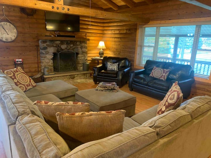 Elkhorn 3 Bedroom 2 Bathroom Log Cabin Sleeps 8 Cabins for Rent in